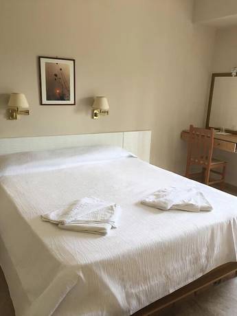 Imagen de la habitación del Hotel Golden Sun, Fenikounta. Foto 16