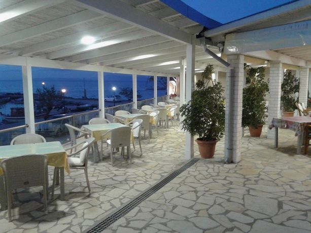 Imagen del bar/restaurante del Hotel Golden Sunset. Foto 5