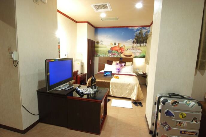 Imagen general del Hotel Golden Swallow. Foto 4
