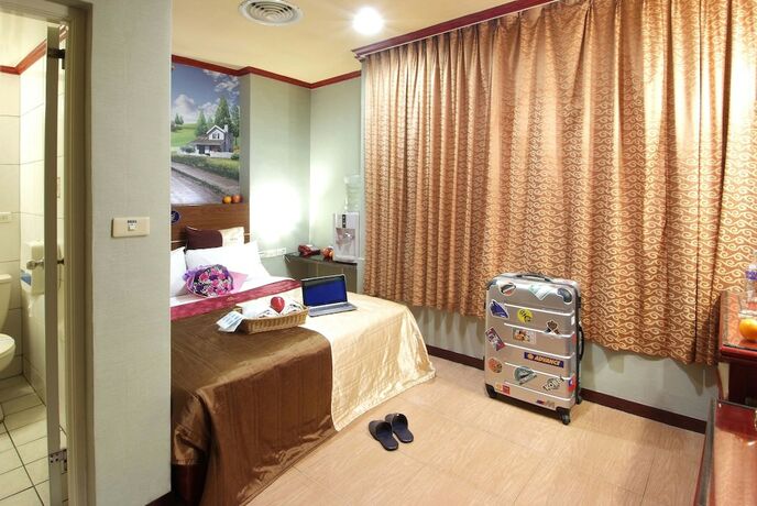 Imagen de la habitación del Hotel Golden Swallow. Foto 18