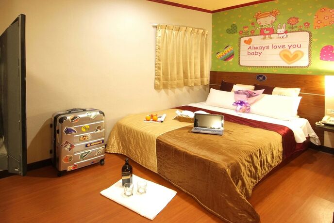 Imagen de la habitación del Hotel Golden Swallow. Foto 20