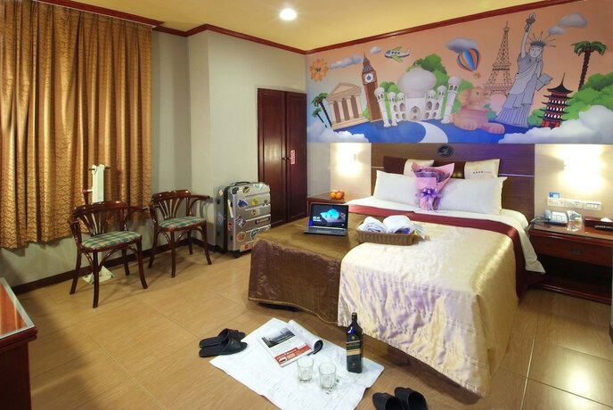 Imagen de la habitación del Hotel Golden Swallow. Foto 22