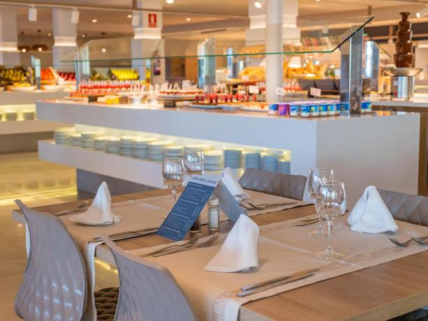 Imagen del bar/restaurante del Hotel Golden Taurus Aquapark Resort. Foto 2