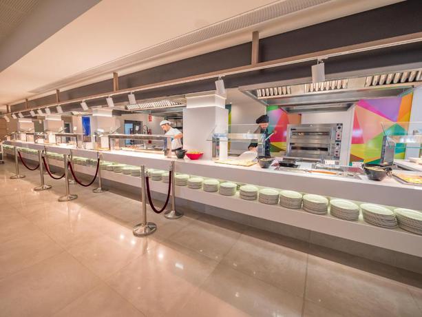 Imagen del bar/restaurante del Hotel Golden Taurus Aquapark Resort. Foto 3