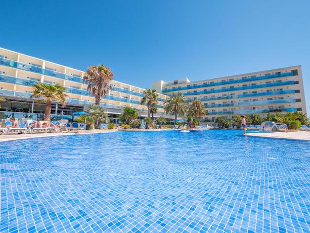 Imagen de la piscina del Hotel Golden Taurus Aquapark Resort. Foto 18