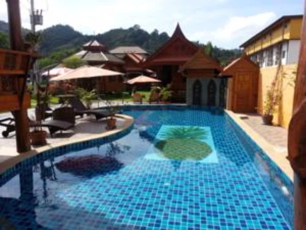 Imagen de la piscina del Hotel Golden Teak Resort - Baan Sapparot. Foto 18