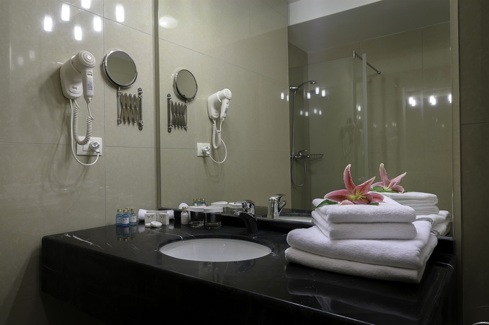 Imagen de la habitación del Hotel Golden Time. Foto 8