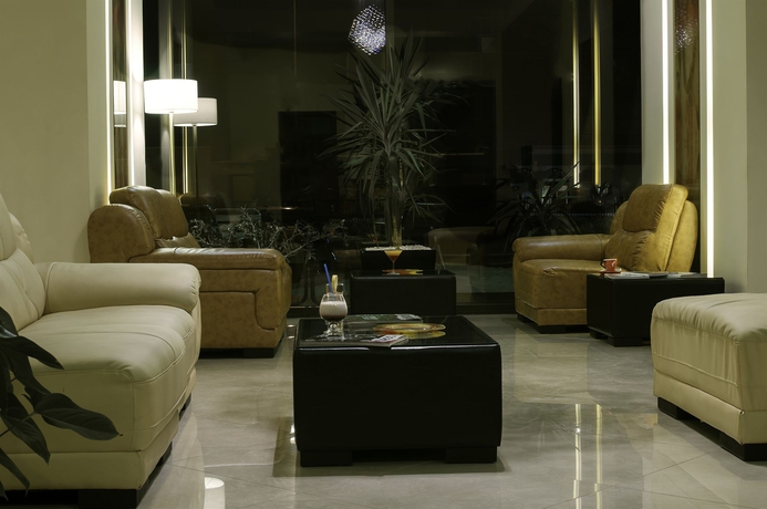 Imagen de los interiores del Hotel Golden Time. Foto 12