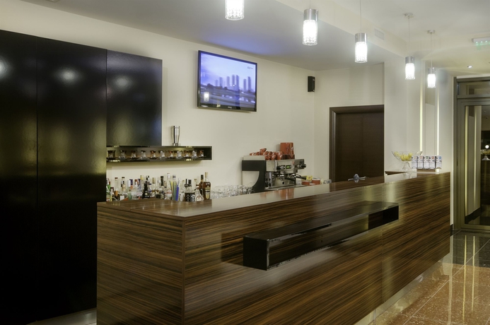 Imagen del bar/restaurante del Hotel Golden Time. Foto 3