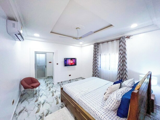 Imagen de la habitación del Hotel Golden Touch Executive. Foto 9