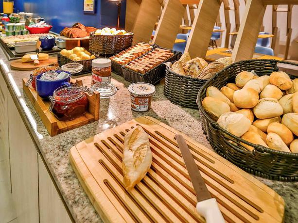 Imagen del bar/restaurante del Hotel Golden Tower Express Anhembi. Foto 11