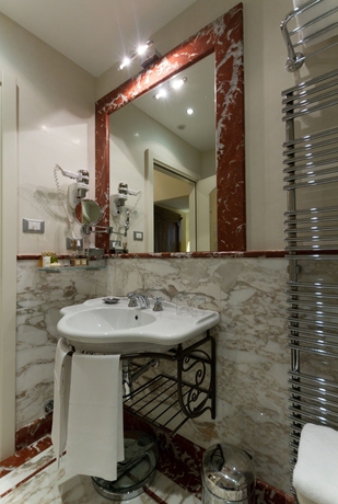 Imagen de la habitación del Hotel Golden Tower. Foto 8