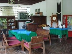 Imagen del bar/restaurante del Hotel Golden Triangle Inn. Foto 2