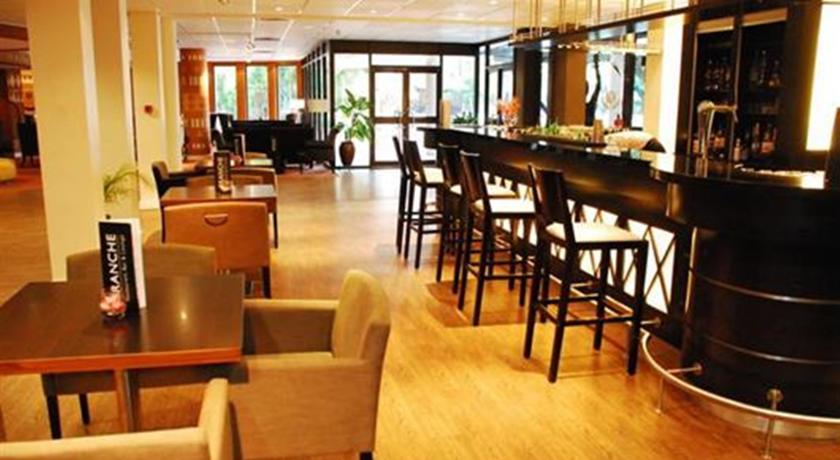 Imagen del bar/restaurante del Hotel Golden Tulip Accra. Foto 2