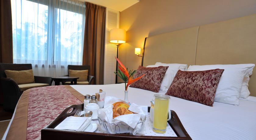 Imagen de la habitación del Hotel Golden Tulip Accra. Foto 6