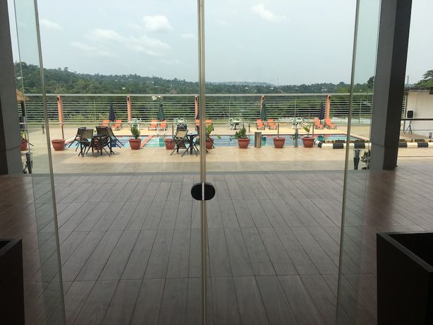 Imagen de la piscina del Hotel Golden Tulip Agulu Lake and Resort. Foto 18