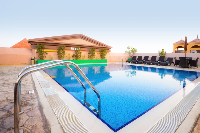 Imagen de la piscina del Hotel Golden Tulip Al Barsha. Foto 16