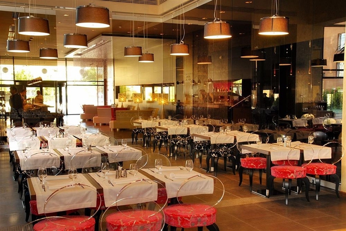 Imagen del bar/restaurante del Hotel Golden Tulip Ana Dome. Foto 5