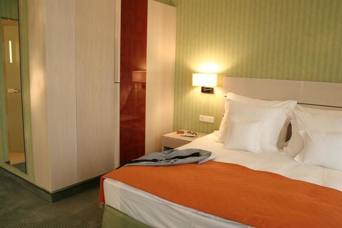 Imagen de la habitación del Hotel Golden Tulip Ana Tower Sibiu. Foto 6