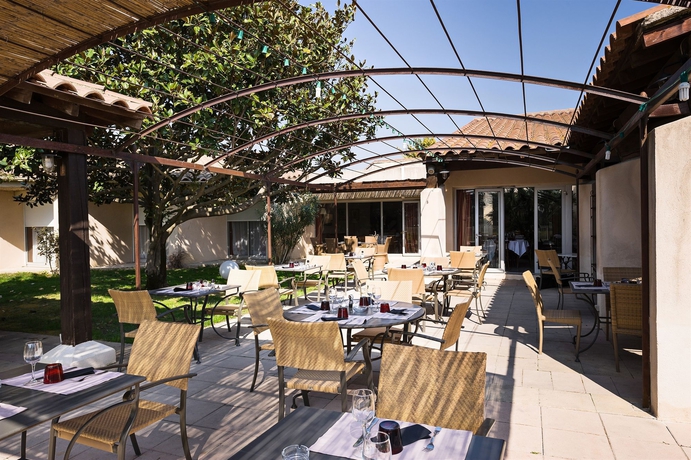 Imagen del bar/restaurante del Hotel Golden Tulip Avignon Le Paradou. Foto 4