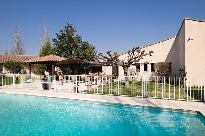 Imagen de la piscina del Hotel Golden Tulip Avignon Le Paradou. Foto 16