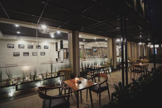 Imagen del bar/restaurante del Hotel Golden Tulip Belitung. Foto 2