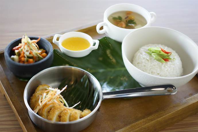 Imagen del bar/restaurante del Hotel Golden Tulip Belitung. Foto 3