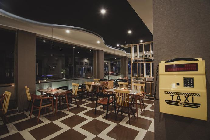 Imagen del bar/restaurante del Hotel Golden Tulip Belitung. Foto 11