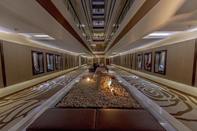 Imagen de los interiores del Hotel Golden Tulip Buraidah. Foto 13