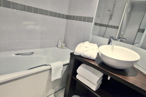 Imagen general del Hotel Golden Tulip CDG Airport Roissy. Foto 10