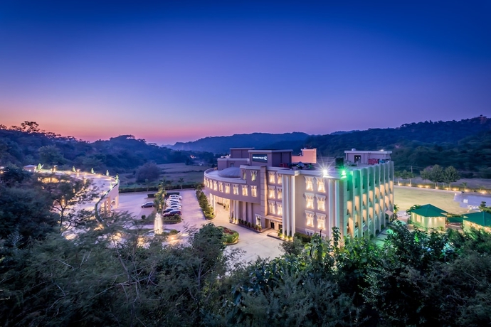 Imagen general del Hotel Golden Tulip Chandigarh, Panchkula. Foto 1