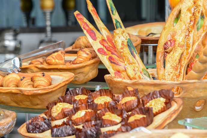 Imagen del bar/restaurante del Hotel Golden Tulip Dammam Corniche. Foto 5