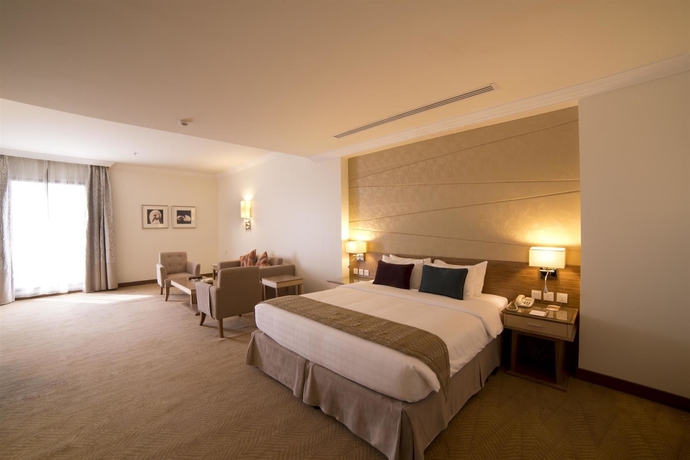 Imagen de la habitación del Hotel Golden Tulip Dammam Corniche. Foto 9