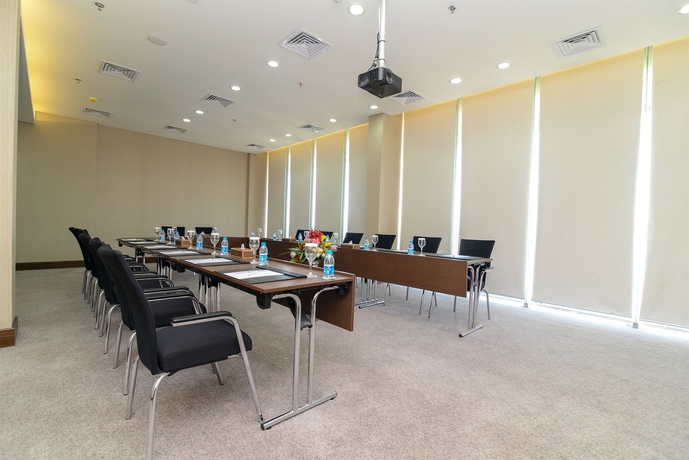 Imagen de los interiores del Hotel Golden Tulip Dammam Corniche. Foto 14