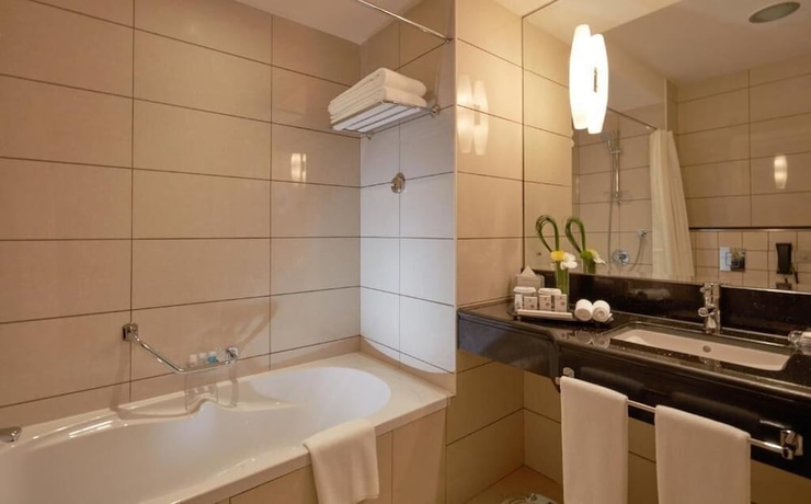 Imagen de la habitación del Hotel Golden Tulip Downtown Abu Dhabi. Foto 8