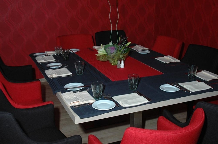 Imagen del bar/restaurante del Hotel Golden Tulip El Mechtel. Foto 4