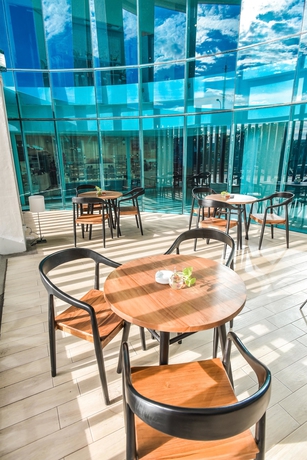 Imagen del bar/restaurante del Hotel Golden Tulip Essential Tangerang. Foto 4