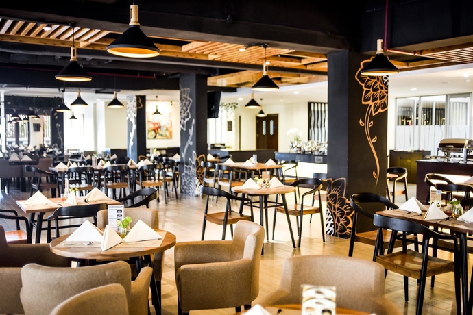 Imagen del bar/restaurante del Hotel Golden Tulip Essential Tangerang. Foto 5