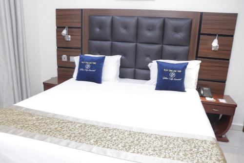 Imagen general del Hotel Golden Tulip- Evergreen Port Harcourt. Foto 7
