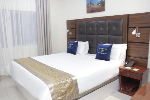 Imagen de la habitación del Hotel Golden Tulip- Evergreen Port Harcourt. Foto 19
