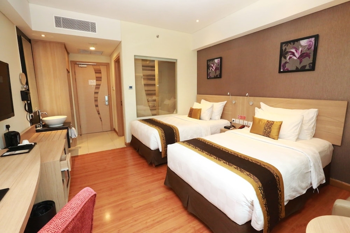 Imagen de la habitación del Hotel Golden Tulip Galaxy. Foto 9