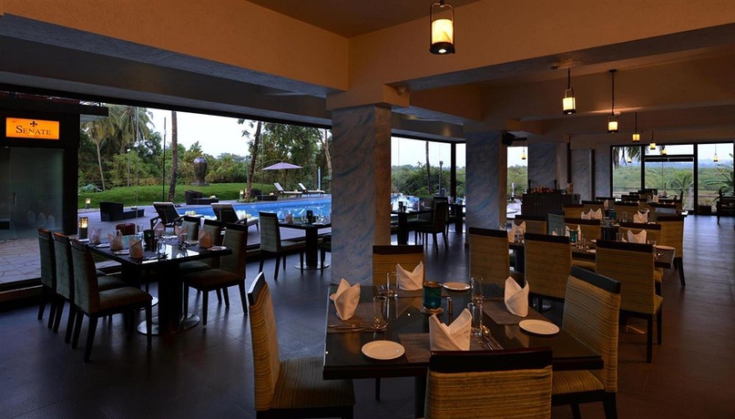 Imagen del bar/restaurante del Hotel Golden Tulip Goa Candolim. Foto 1