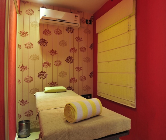 Imagen de la piscina del Hotel Golden Tulip Goa Candolim. Foto 13