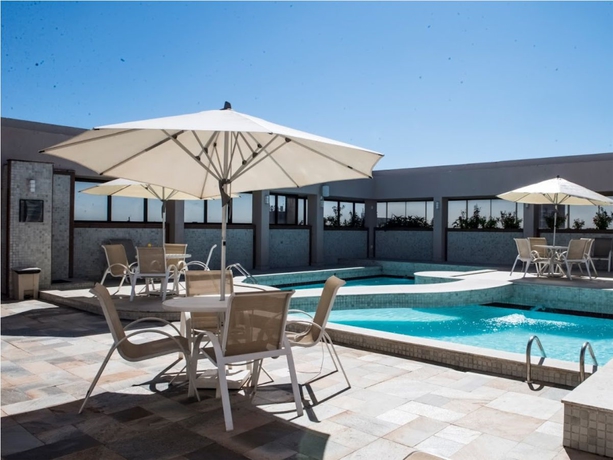Imagen de la piscina del Hotel Golden Tulip Goiania Address. Foto 11
