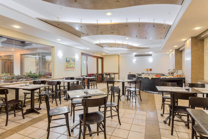 Imagen del bar/restaurante del Hotel Golden Tulip Goiania Address. Foto 6