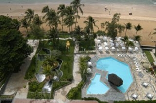 Imagen de la piscina del Hotel Golden Tulip Golden Beach. Foto 3