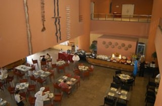 Imagen del bar/restaurante del Hotel Golden Tulip Golden Beach. Foto 2