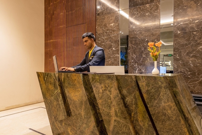 Imagen de los interiores del Hotel Golden Tulip Gurugram. Foto 14