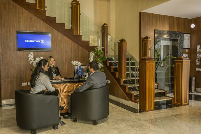 Imagen de los interiores del Hotel Golden Tulip Headington Ruwi. Foto 12