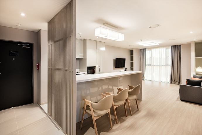 Imagen de la habitación del Hotel Golden Tulip Incheon Airport Hotel and Suites. Foto 17